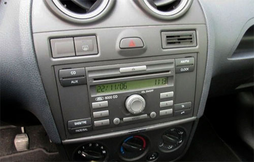 Ford Fiesta Doppel DIN Radioblenden Set 20052008