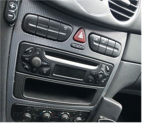 Mercedes-CLK-A209-Radio-Audio-10