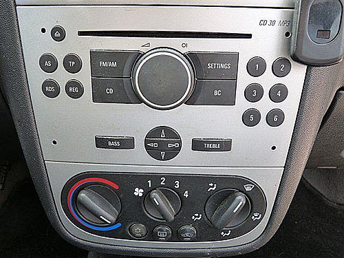 Opel-Corsa-CD30-Blaupunkt-Radio